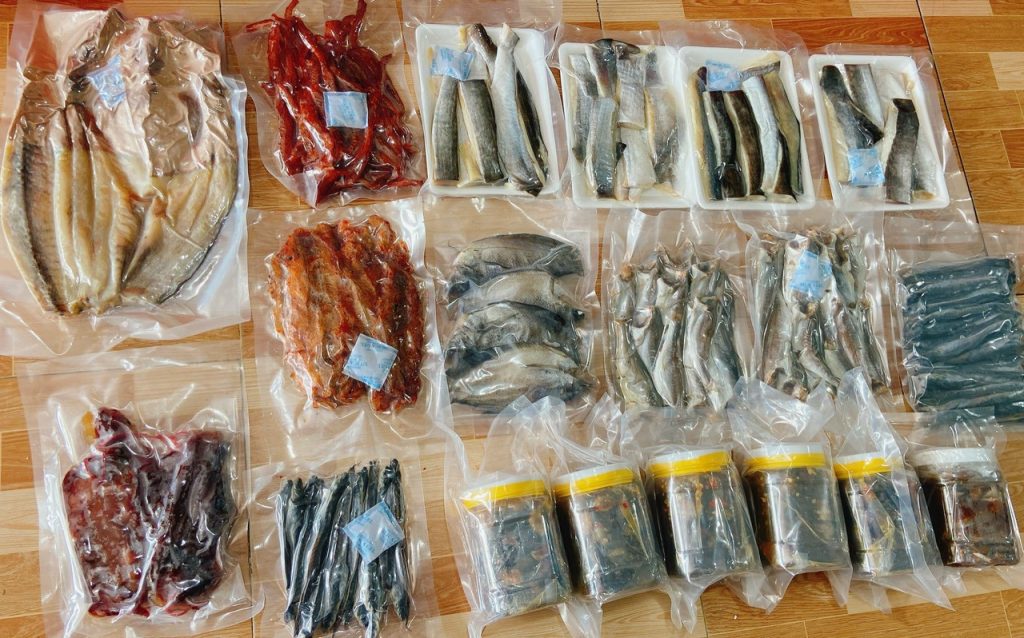 Vận Chuyển Cá Khô Một Nắng Từ Phú Yên Đến Jeju: Hành Trình Ẩm Thực Biển