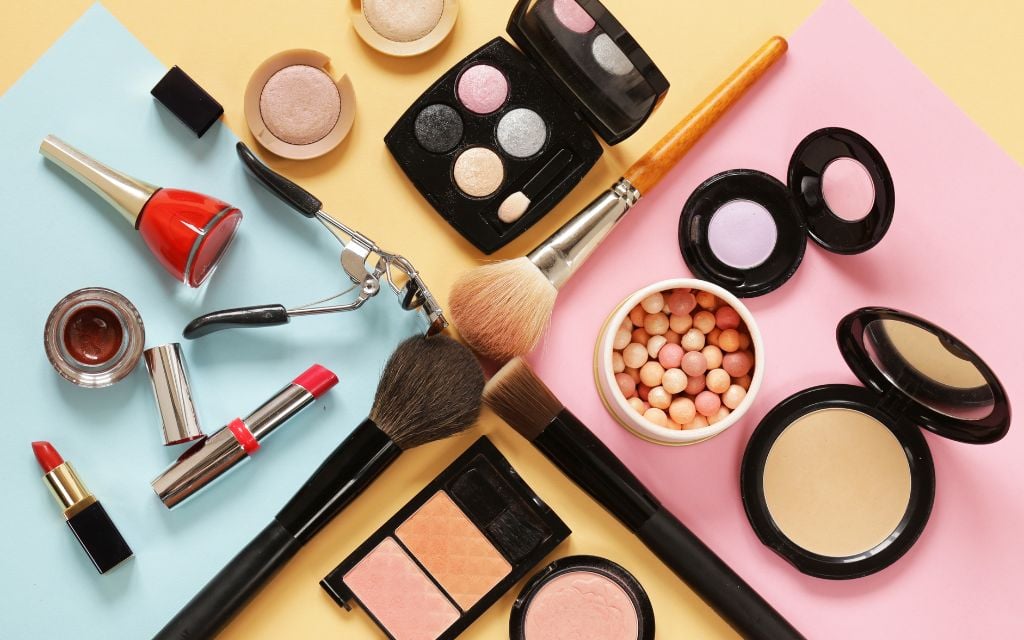 Chi phí phụ thu mỹ phẩm khi gửi sang Hàn Quốc: Mức phí & giải pháp tối ưu