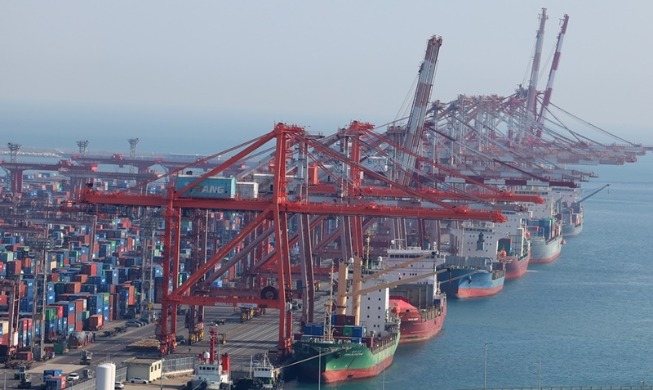 Xuất khẩu của Hàn Quốc lần đầu tiên đạt mốc 700 tỷ USD/năm