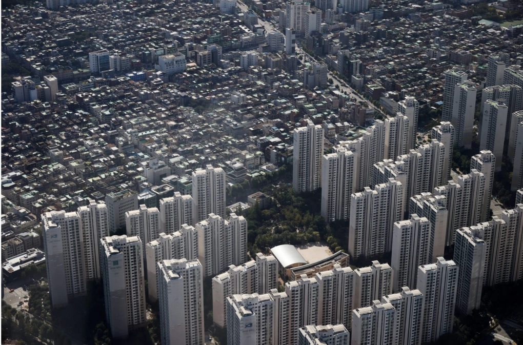 Các tòa nhà chung cư ở trung tâm Seoul. Ảnh: Reuters Các tòa nhà chung cư ở trung tâm Seoul. Ảnh: Reuters