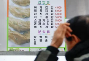 Áp lực chi phí sinh hoạt khiến dân văn phòng Hàn Quốc thay đổi thói quen ăn trưa