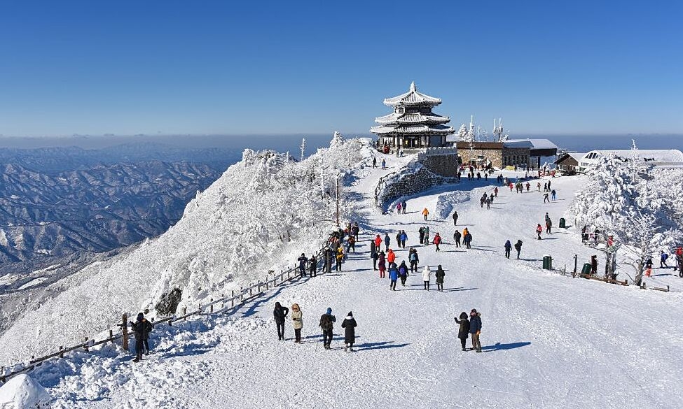 Khách Việt chọn đi nước ngoài trượt tuyết tăng cao dịp Tết: Xu hướng du lịch mùa đông lên ngôi