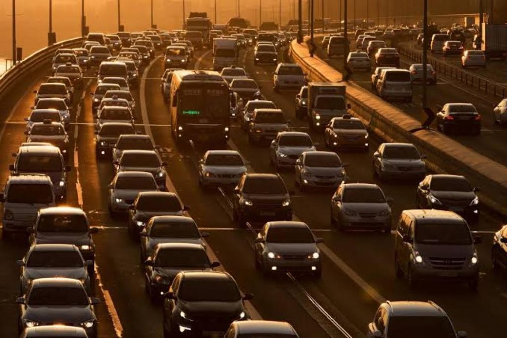 Hàn Quốc sẽ hạn chế xe cá nhân nếu giá dầu thô vượt mốc 120 USD/thùng