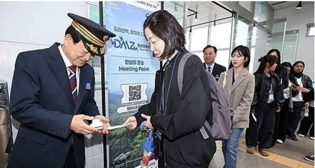 Hàn Quốc khôi phục tuyến tàu du lịch đến biên giới Triều Tiên Hàn Quốc khôi phục tuyến tàu du lịch đến biên giới Triều Tiên