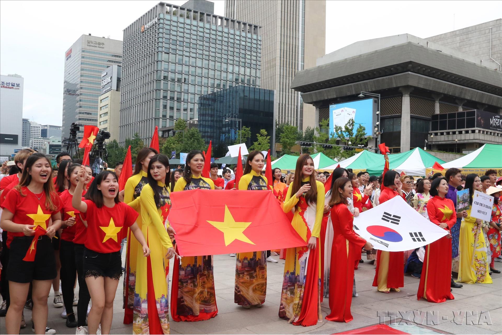 Tổng Lãnh sự Đoàn Phương Lan dự Lễ khai trương Trung tâm Giao lưu Văn hóa Hàn-Việt tại thành phố Daegu